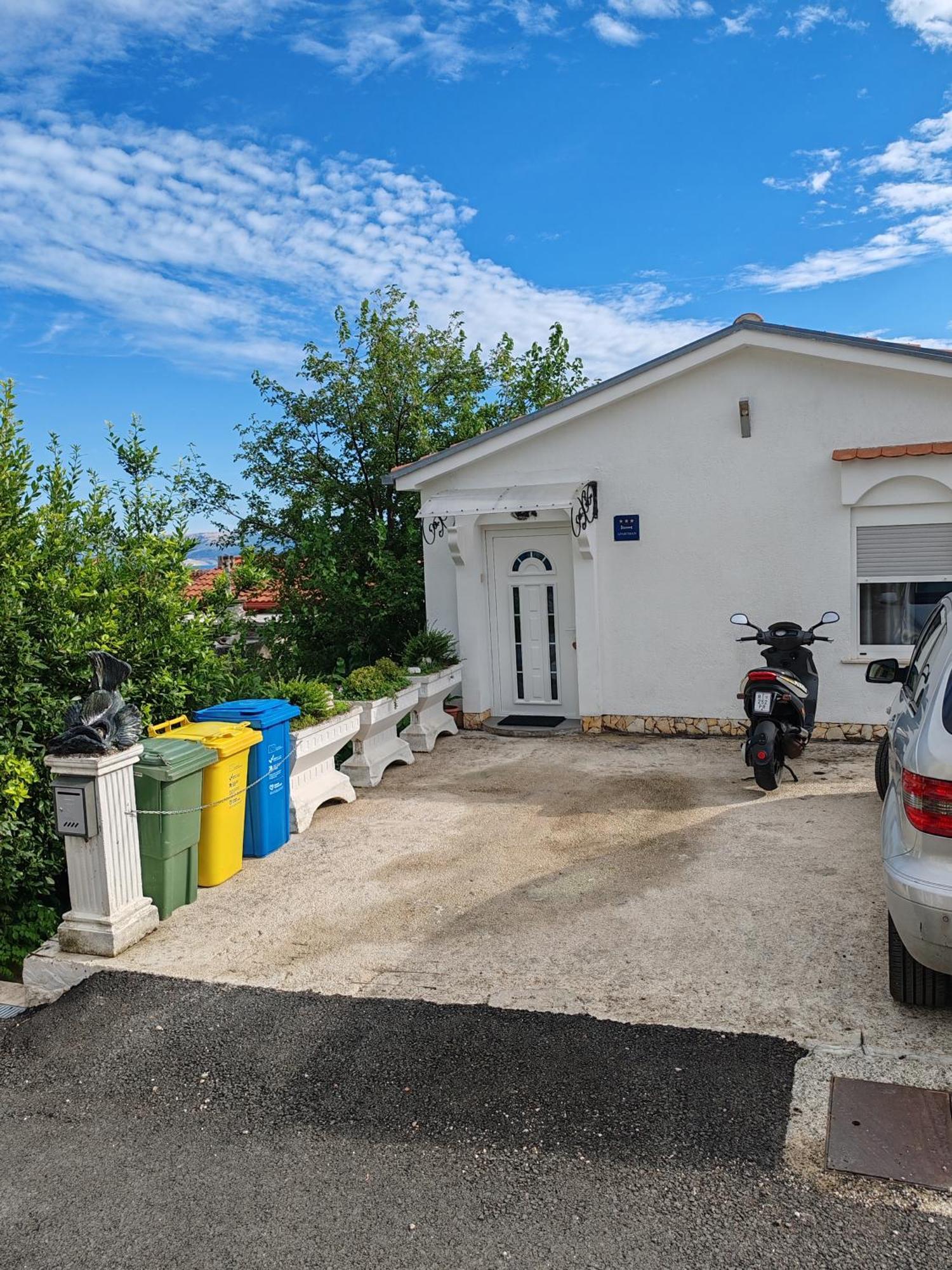 Art Gallery House With A Small Relaxing Pool 茨里克韦尼察 外观 照片