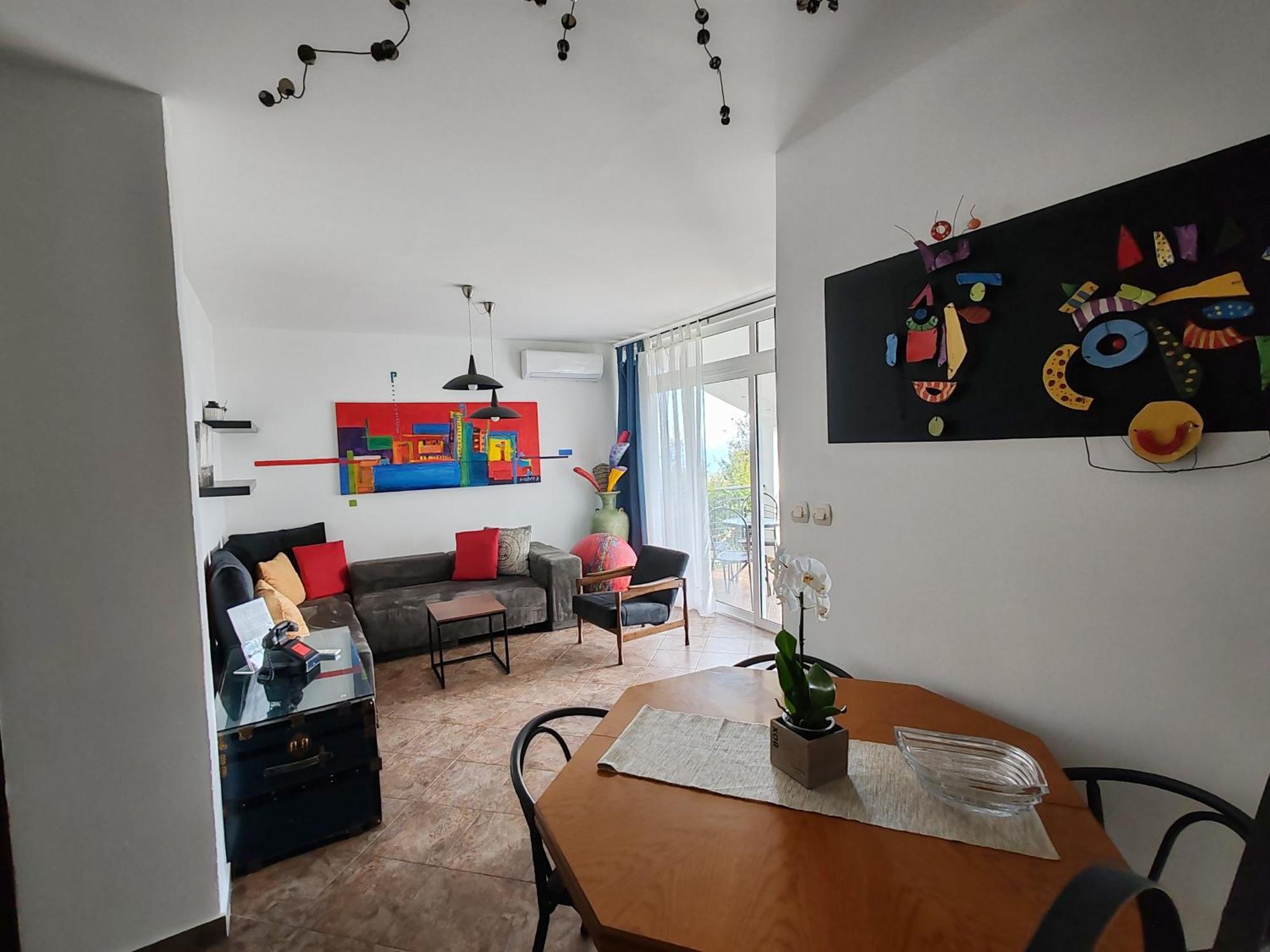 Art Gallery House With A Small Relaxing Pool 茨里克韦尼察 外观 照片